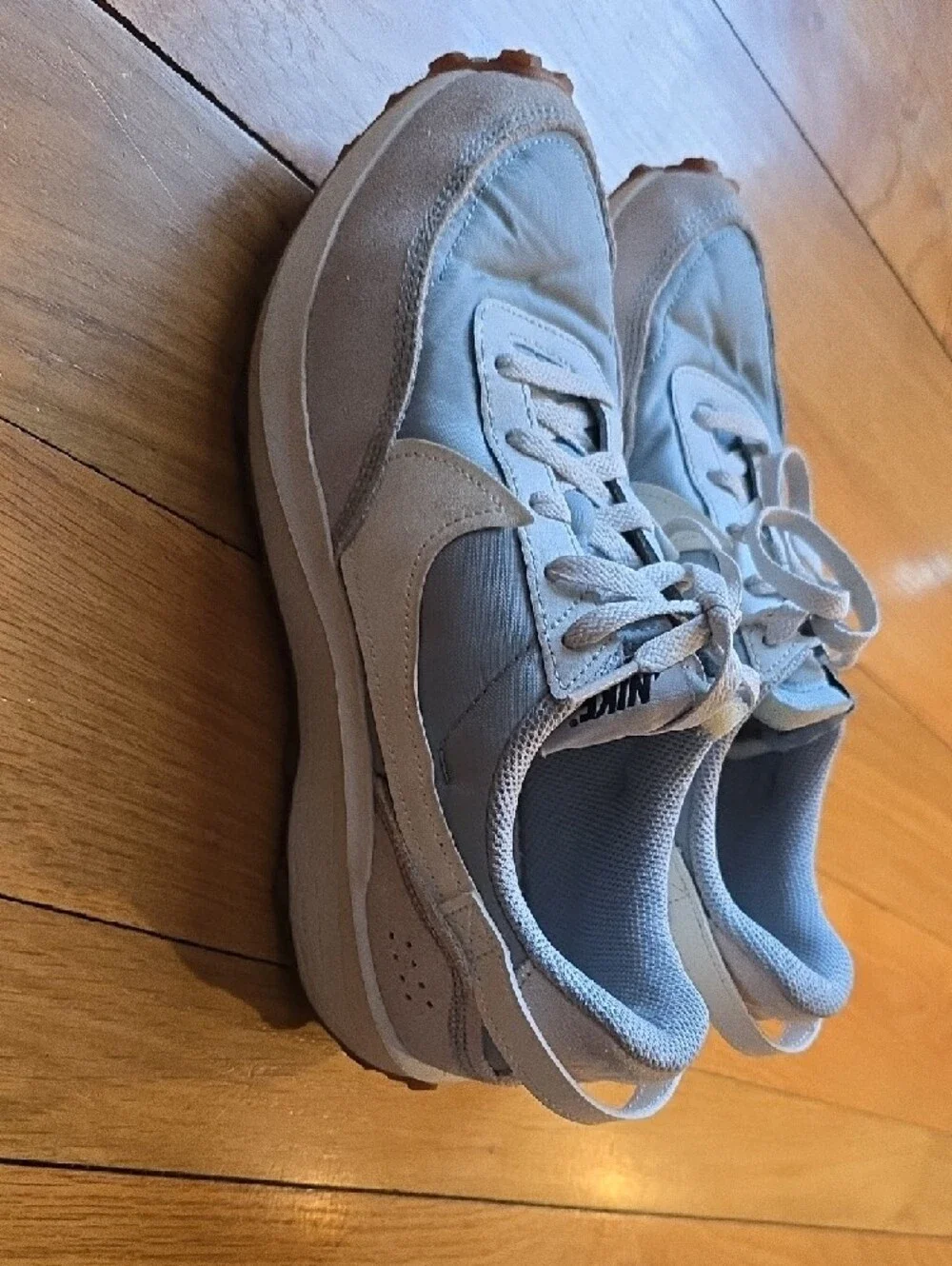 Nike Women’s Waffle Debut Pale Green Sneakers Size 9.5